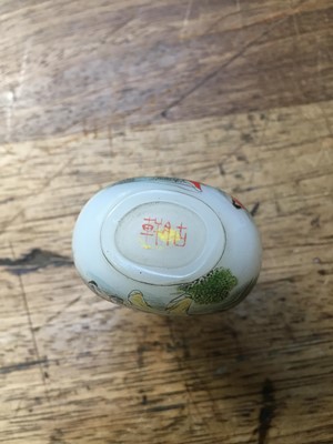 Lot 375 - A SMALL COLLECTION OF CHINESE SNUFF BOTTLES.