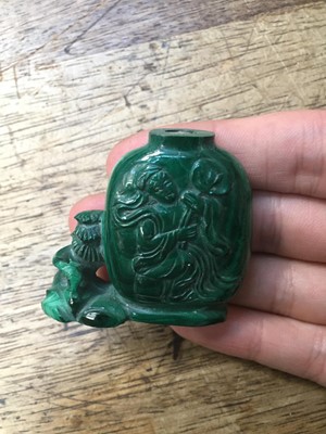 Lot 375 - A SMALL COLLECTION OF CHINESE SNUFF BOTTLES.