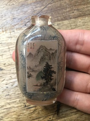 Lot 375 - A SMALL COLLECTION OF CHINESE SNUFF BOTTLES.