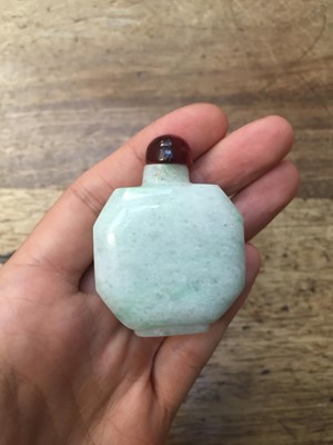 Lot 375 - A SMALL COLLECTION OF CHINESE SNUFF BOTTLES.