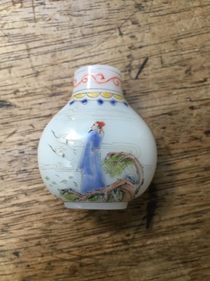 Lot 375 - A SMALL COLLECTION OF CHINESE SNUFF BOTTLES.