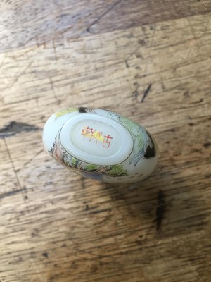 Lot 375 - A SMALL COLLECTION OF CHINESE SNUFF BOTTLES.