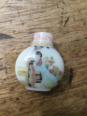 Lot 375 - A SMALL COLLECTION OF CHINESE SNUFF BOTTLES.