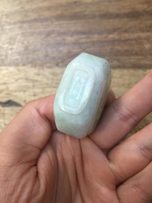 Lot 375 - A SMALL COLLECTION OF CHINESE SNUFF BOTTLES.