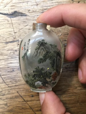 Lot 375 - A SMALL COLLECTION OF CHINESE SNUFF BOTTLES.