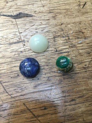 Lot 375 - A SMALL COLLECTION OF CHINESE SNUFF BOTTLES.