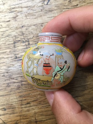 Lot 375 - A SMALL COLLECTION OF CHINESE SNUFF BOTTLES.