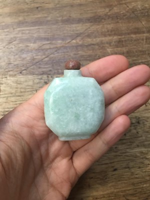 Lot 375 - A SMALL COLLECTION OF CHINESE SNUFF BOTTLES.