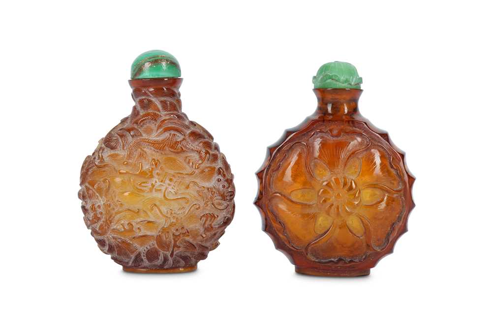 Lot 580 - FOUR CHINESE GLASS SNUFF BOTTLES AND A JADE JOSS STICK HOLDER.