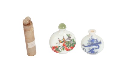 Lot 580 - FOUR CHINESE GLASS SNUFF BOTTLES AND A JADE JOSS STICK HOLDER.