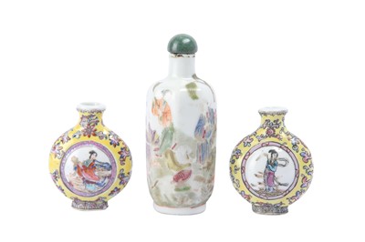 Lot 642 - THREE CHINESE FAMILLE ROSE SNUFF BOTTLES.