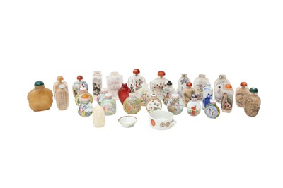 Lot 379 - A SMALL COLLECTION OF CHINESE GLASS SNUFF BOTTLES.