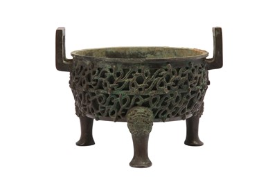 Lot 237 - A CHINESE BRONZE TRIPOD DING.