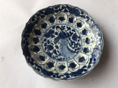 Lot 631 - FIVE CHINESE BLUE AND WHITE DISHES.