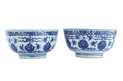 Lot 328 - A PAIR OF CHINESE BLUE AND WHITE 'LOTUS' BOWLS.