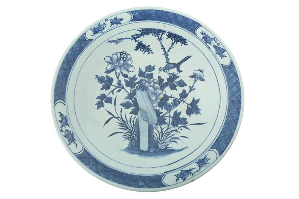 Lot 363 - A CHINESE BLUE AND WHITE 'BLOSSOMS' DISH.