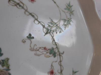 Lot 1 - A CHINESE FAMILLE ROSE TRAY.