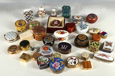 Lot 147 - A quantity of porcelain trinket boxes many by...