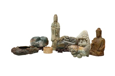Lot 207 - EIGHT CHINESE JADE CARVINGS.