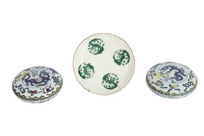 Lot 625 - THREE CHINESE PORCELAIN PIECES.