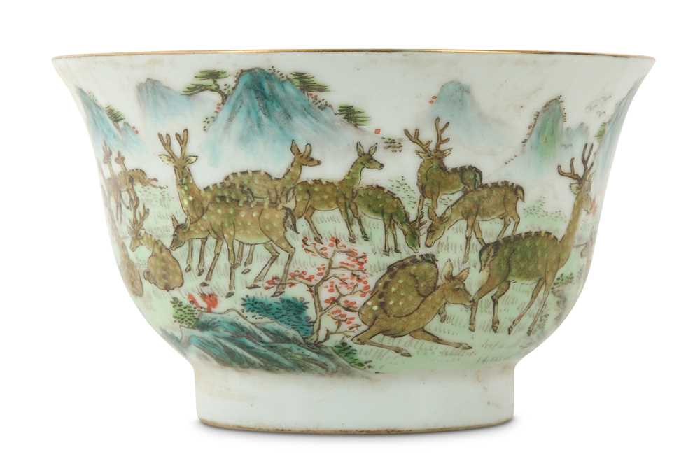 Lot 413 - A CHINESE FAMILLE ROSE 'DEER' CUP.