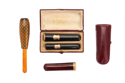 Lot 52 - A mixed group of cigarette and cigar holders a...
