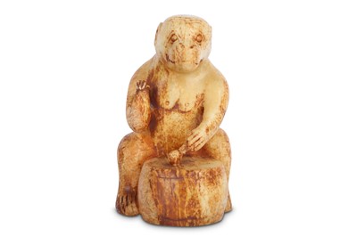 Lot 595 - A CHINESE HARDSTONE CARVING OF A MONKEY.