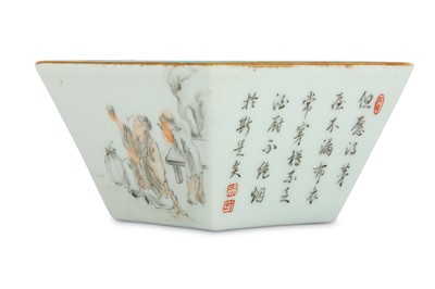 Lot 409 - A CHINESE GRISAILLE-DECORATED SQUARE WASHER....