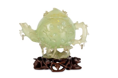 Lot 513 - A CHINESE SERPENTINE ‘PEACH’ TEAPOT AND...