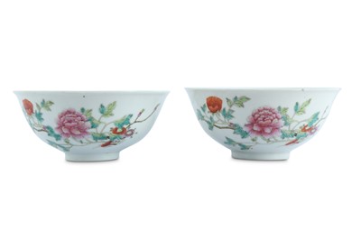 Lot 461 - A PAIR OF CHINESE FAMILLE ROSE 'PEONY' CUPS.