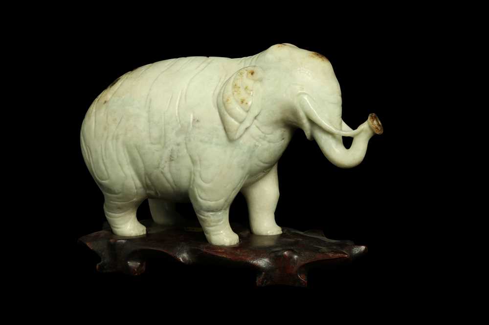Lot 327 - A CHINESE JADEITE ELEPHANT CARVING