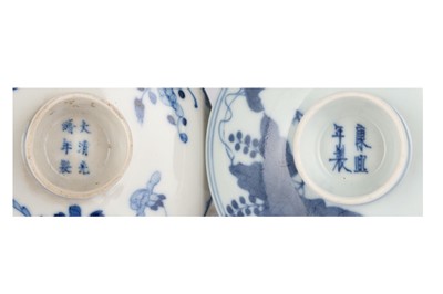 Lot 71 - TWO CHINESE BLUE AND WHITE TEA BOWLS, COVERS...