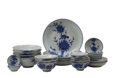 Lot 975 - A COLLECTION OF TWENTY-SEVEN PIECES OF CHINESE BLUE AND WHITE PORCELAIN.
