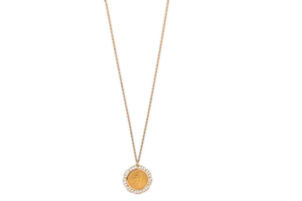 Lot 28 - A sovereign pendant necklace