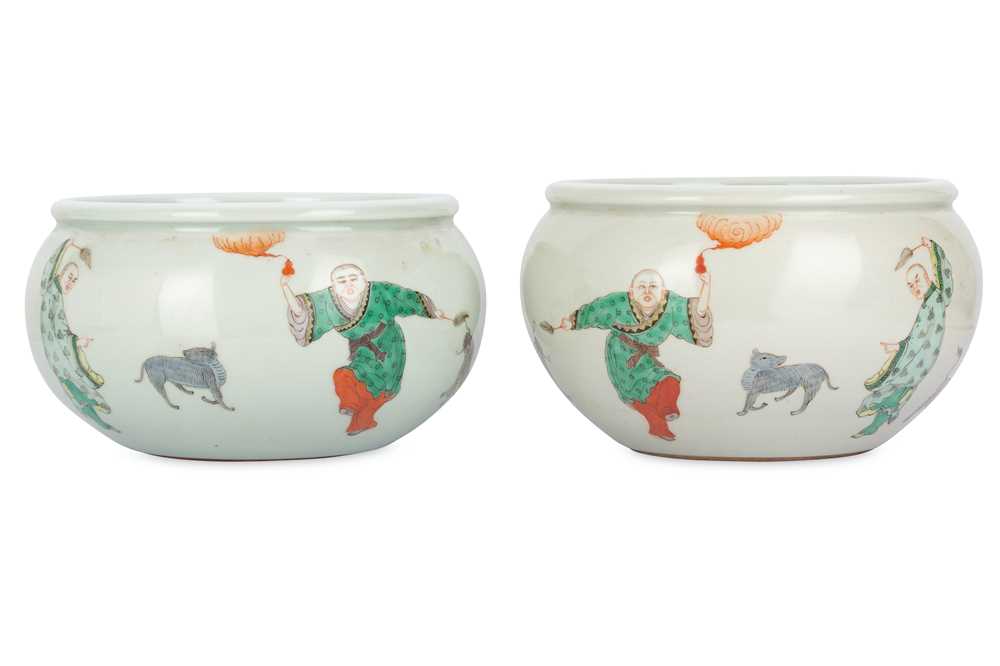 Lot 31 - A PAIR OF CHINESE FAMLLE VERTE 'IMMORTALS' JARS.