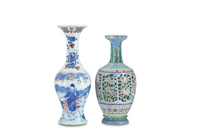 Lot 842 - A CHINESE BLUE AND WHITE VASE AND A FAMILLE ROSE VASE.