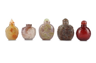 Lot 627 - FOUR CHINESE AGATE SNUFF BOTTLES.