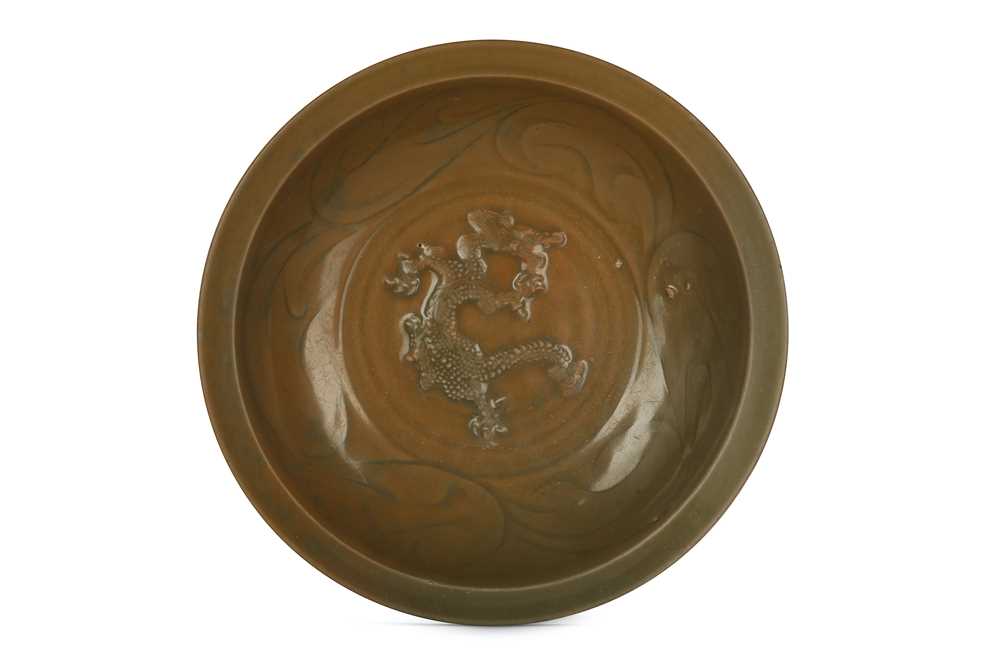 Lot 42 - A CHINESE LONGQUAN CELADON 'DRAGON' CHARGER....