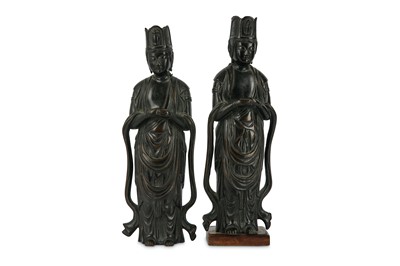 Lot 236 - A PAIR OF CHINESE BRONZE FIGURES OF GUANYIN.