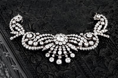 Lot 190 - A mid to late 19th century diamond necklace...