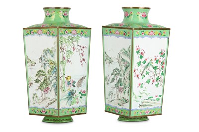 Lot 392 - A PAIR OF CHINESE FAMILLE ROSE CANTON ENAMEL...