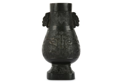 Lot 241 - A CHINESE ARCHAISTIC BRONZE VASE. Song Dynasty....