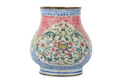 Lot 75 - A SMALL CHINESE FAMILLE ROSE CANTON ENAMEL...