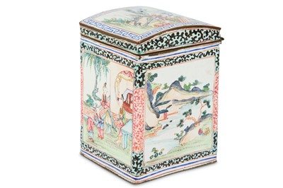 Lot 74 - A CHINESE FAMILLE ROSE CANTON ENAMEL BOX AND...