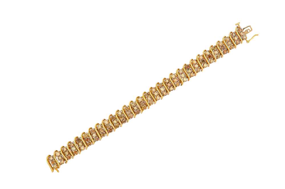 Lot 41 - A diamond bracelet Composed of alternating...