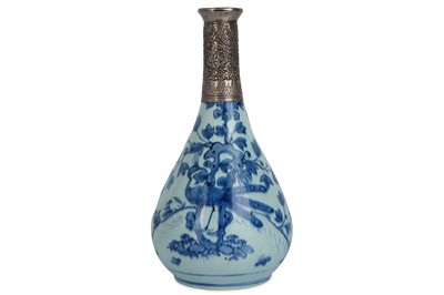 Lot 191 - A CHINESE BLUE AND WHITE 'PEACOCK' BOTTLE VASE....