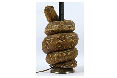Lot 235 - AN UNUSUAL LAMP DECORATED WITH A TAXIDERMY...