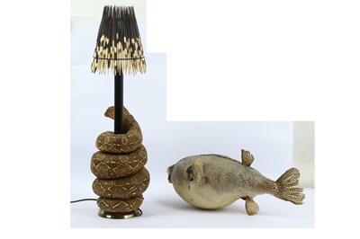 Lot 235 - AN UNUSUAL LAMP DECORATED WITH A TAXIDERMY...