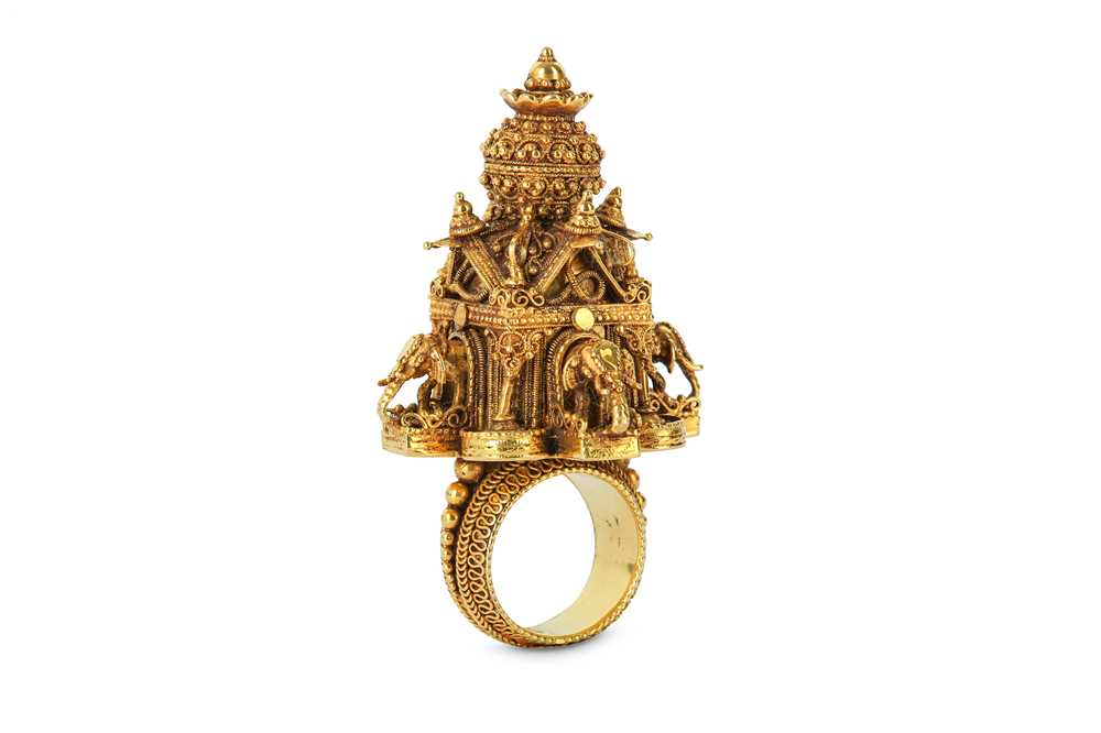 Lot 586 - A GOLD TEMPLE STUPA RING. Cast in 18 karat...