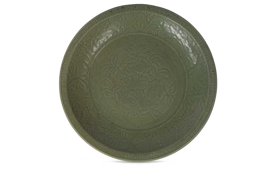 Lot 45 - A CHINESE CELADON CHARGER. Yuan / Ming Dynasty....